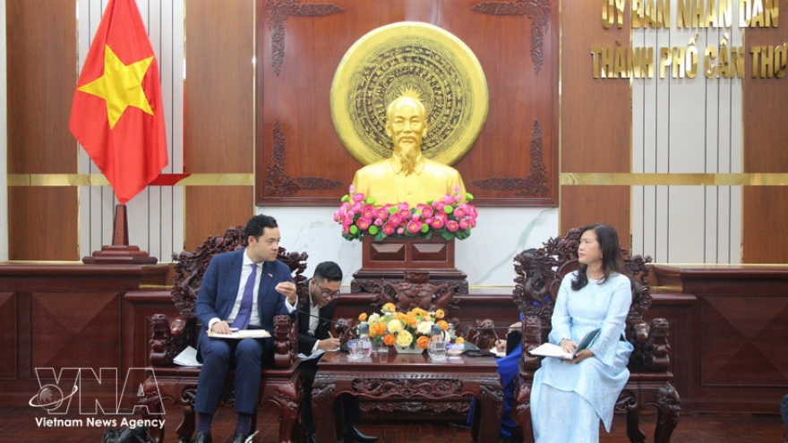 Can Tho steps up education, health cooperation with French partners